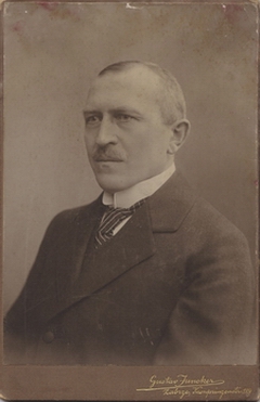 Zdjcie wykonane w Atelier Gustav Juncker.